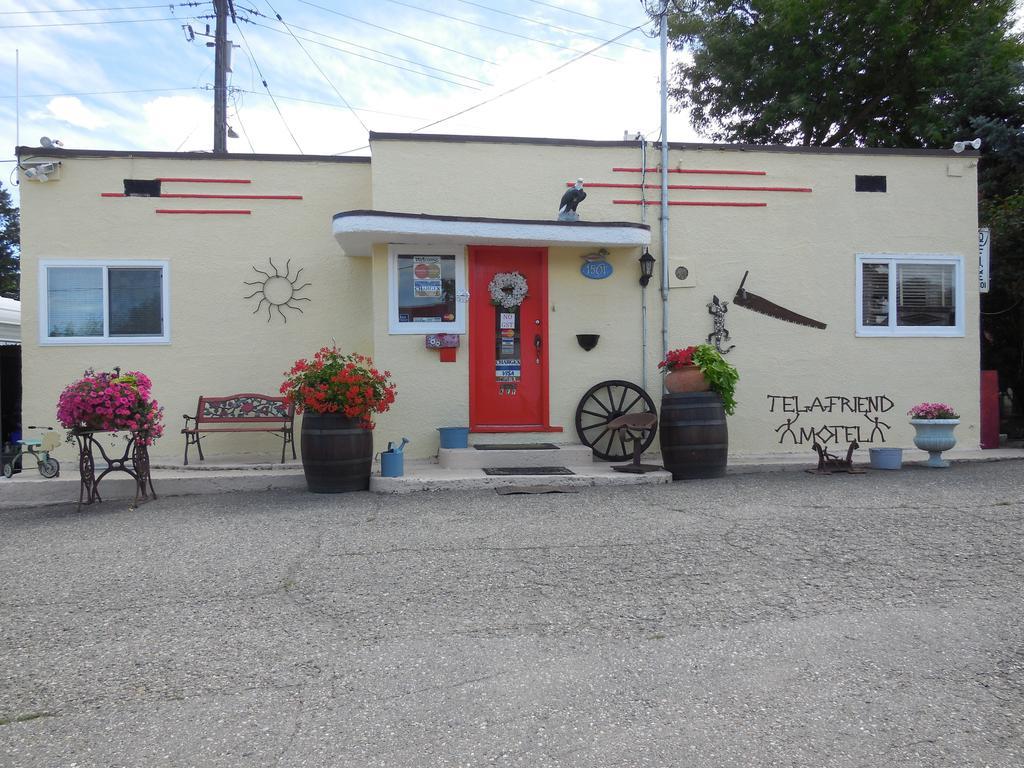 Tel-A-Friend Motel Vernon Extérieur photo
