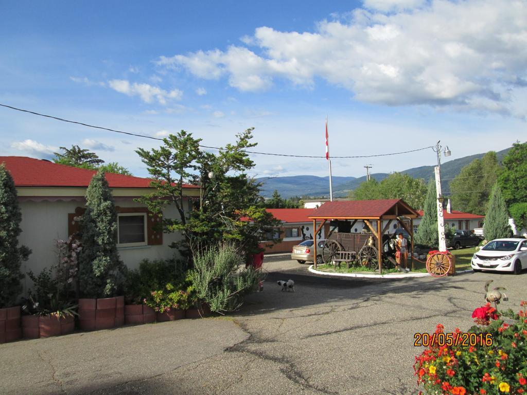 Tel-A-Friend Motel Vernon Extérieur photo